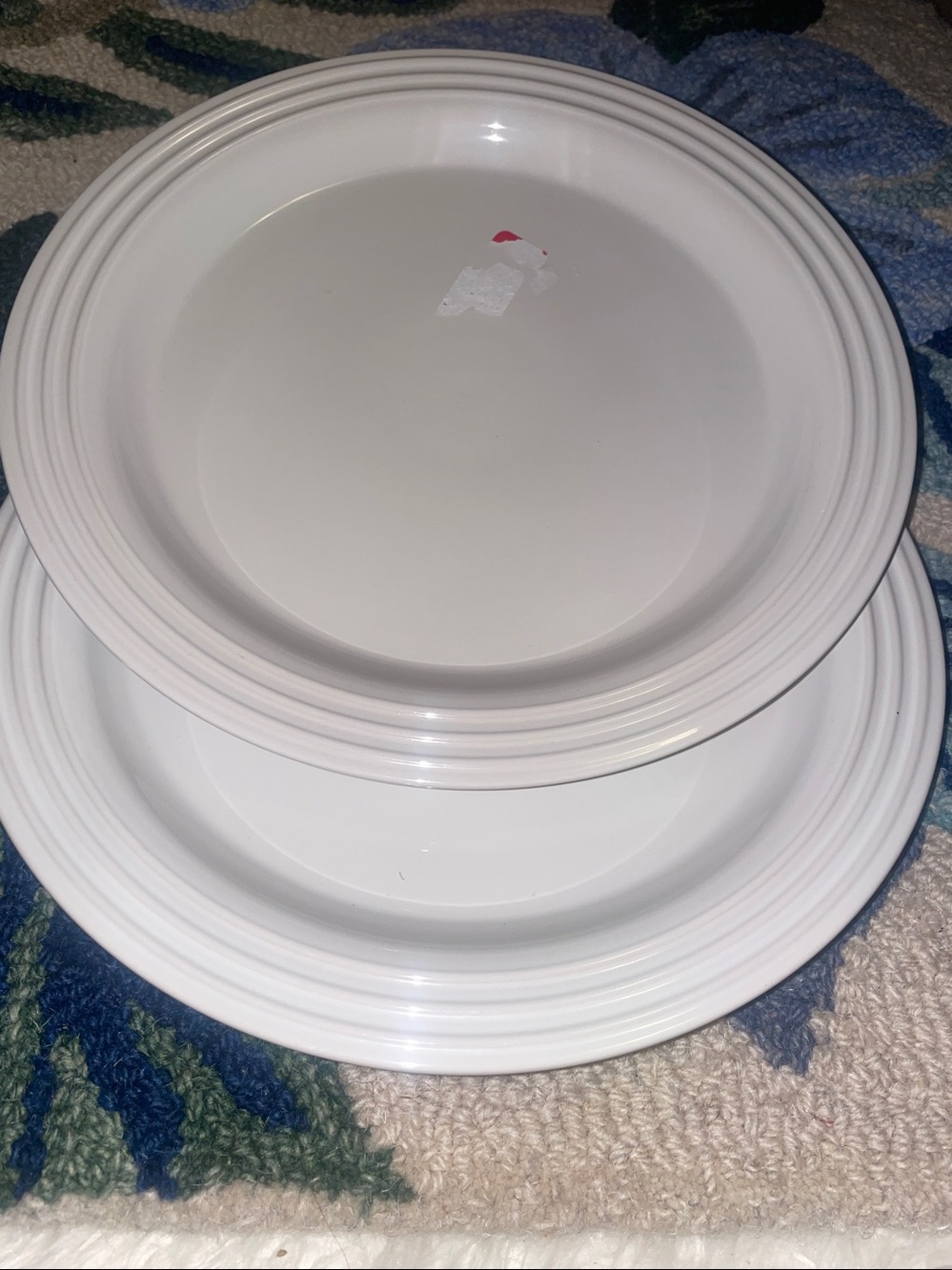 BNWT 2 pcs Le Creuset white Glazed Dinner Plate with 3 embossed rim, size 10.5”